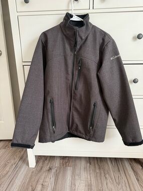 Columbia Men’s Dark Performance Softshell Jacket Medium size